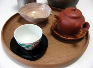 お茶を楽しむ道具、急須と湯冷ましと茶碗。